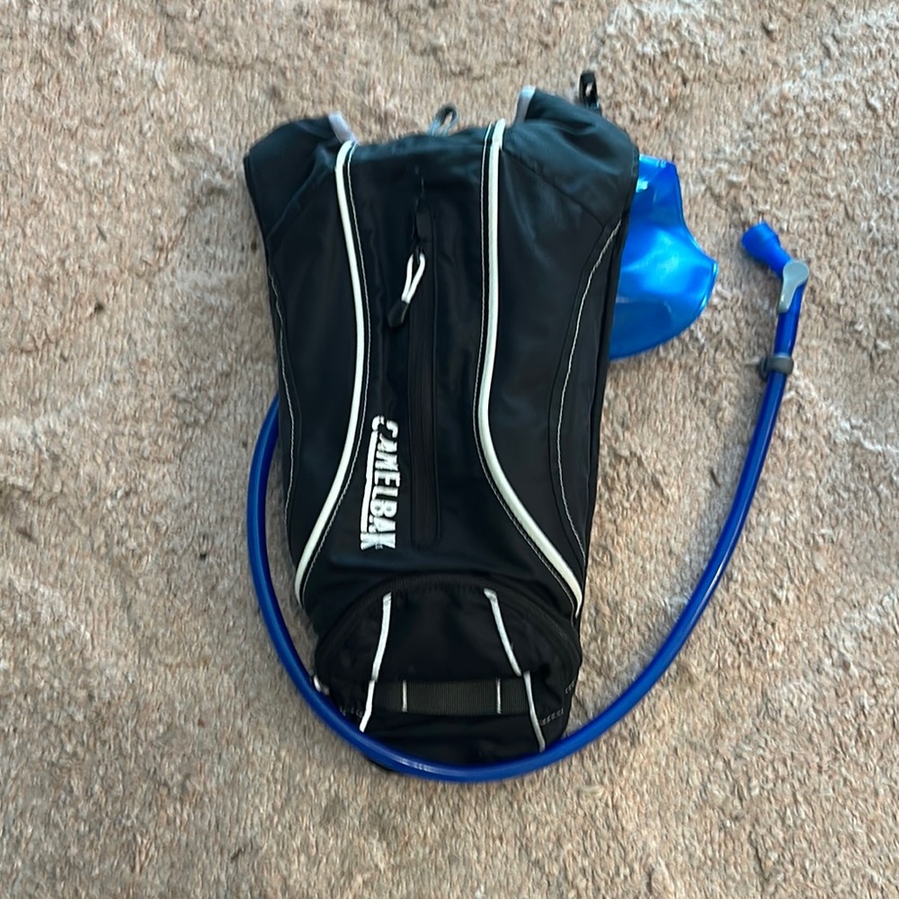 CamelBak Black & Blue Hydration Backpack with Reservoir Hiking Biking Pack - Picture 1 of 4